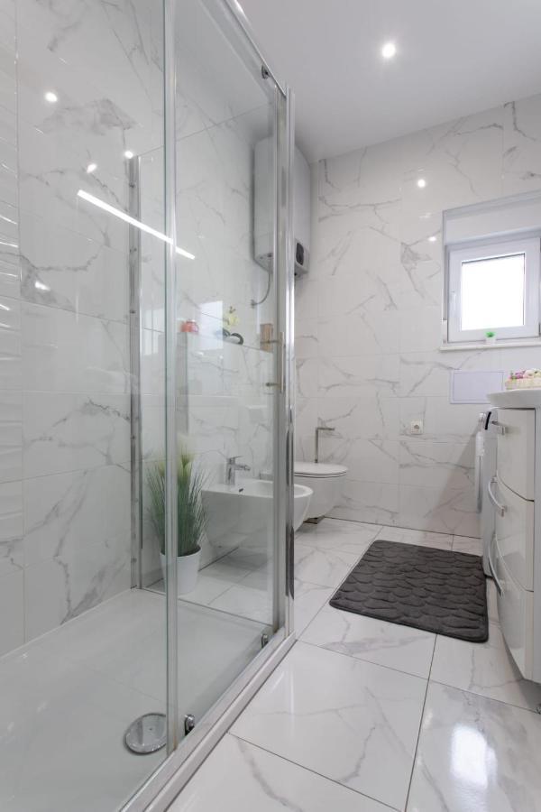 Lux Apartment Ema Kastela Luaran gambar