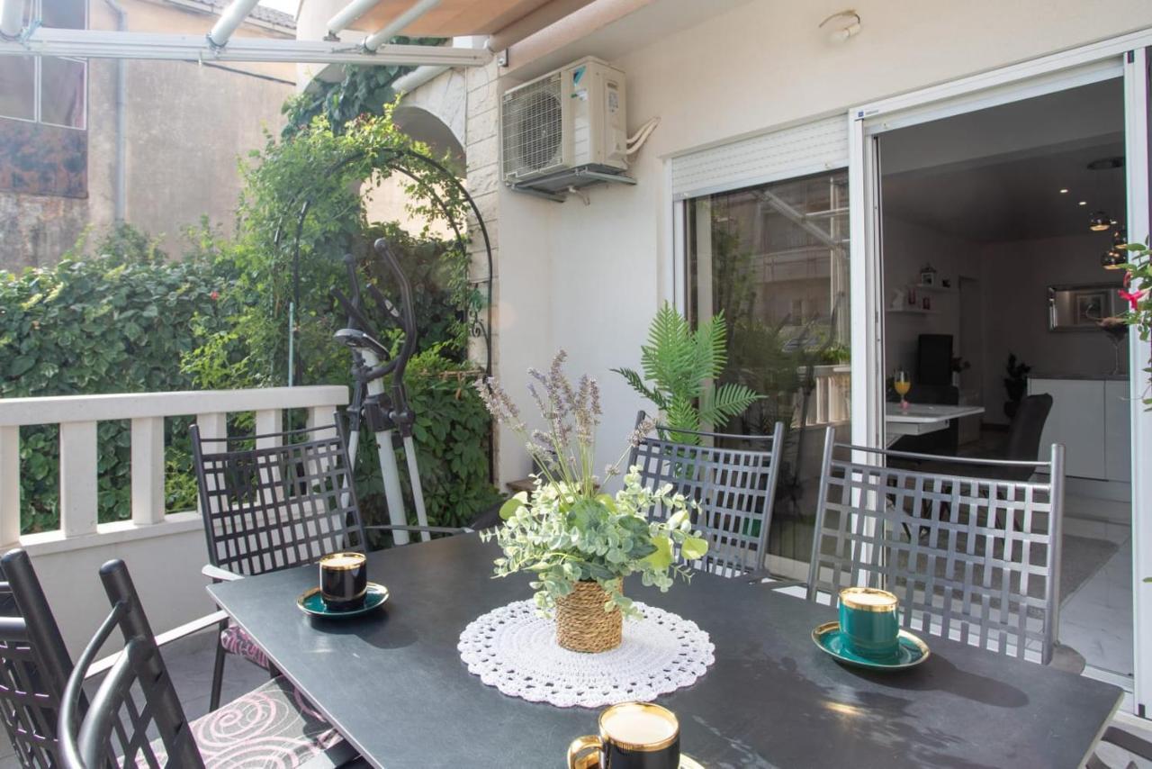 Lux Apartment Ema Kastela Luaran gambar