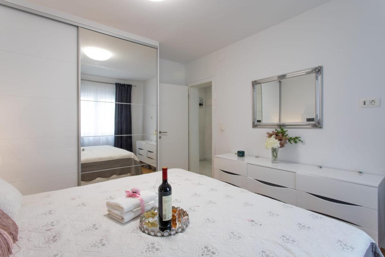 Lux Apartment Ema Kastela Luaran gambar
