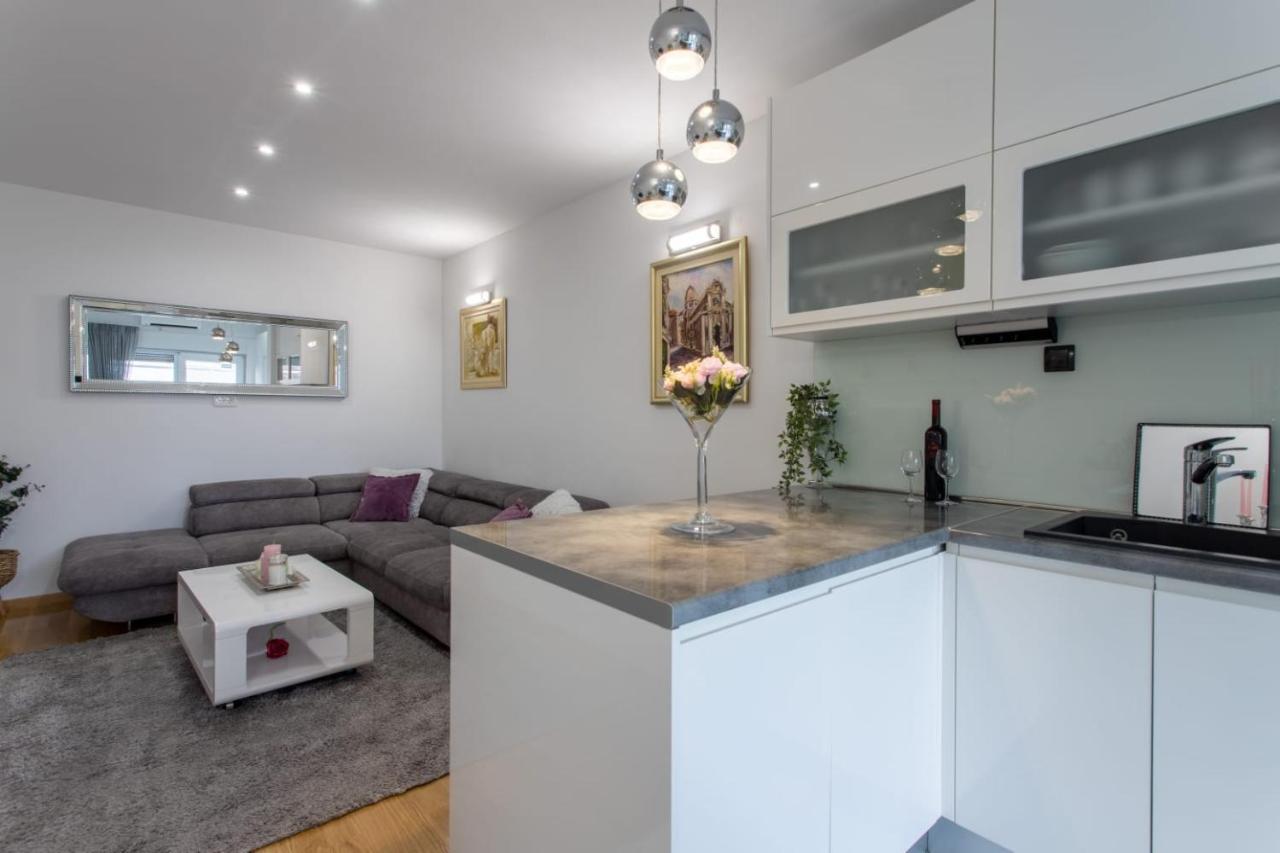 Lux Apartment Ema Kastela Luaran gambar