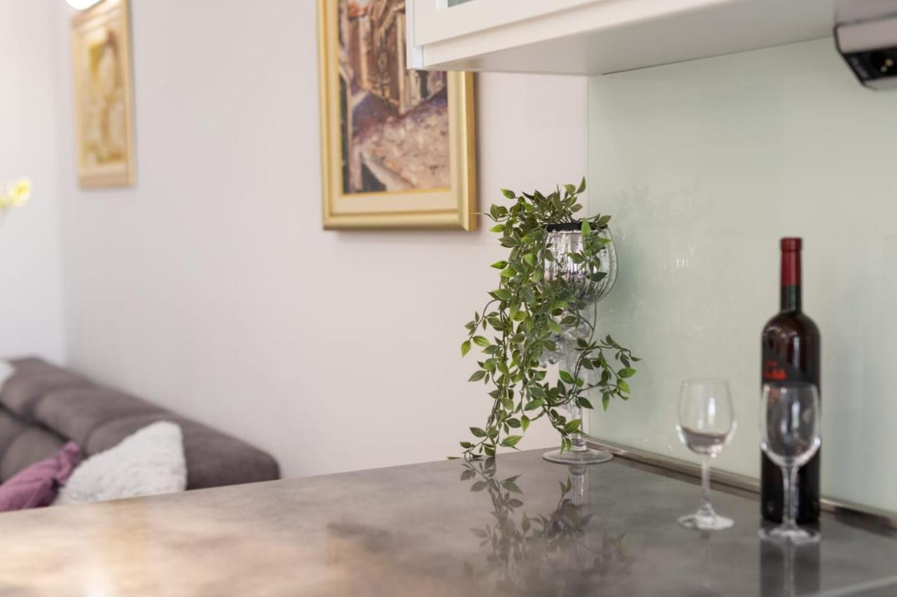 Lux Apartment Ema Kastela Luaran gambar